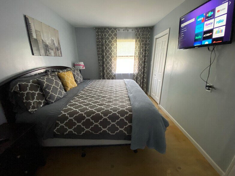 Building Photo - 1930 Reese Ave