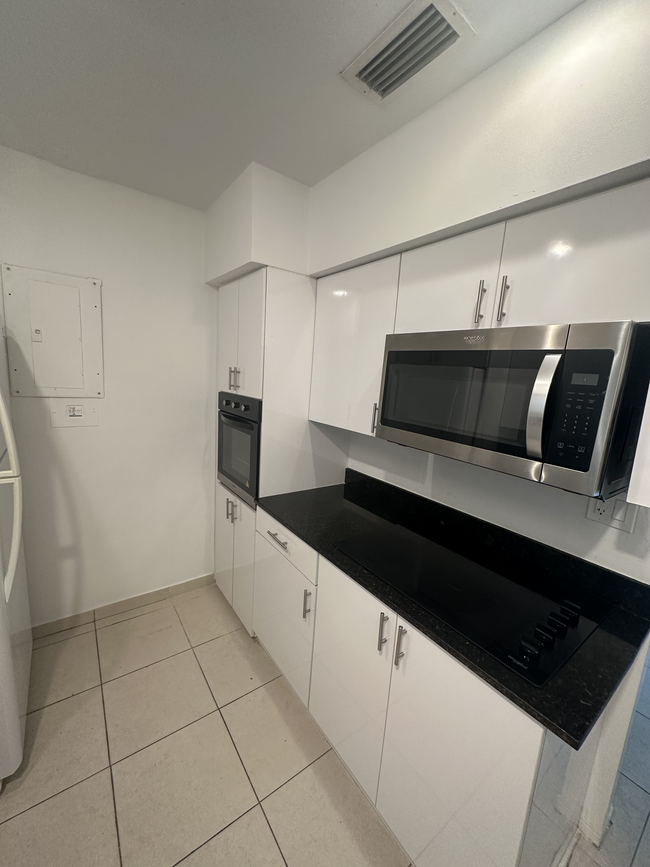 Kitchen (Stove, Microwave, Oven, Storage) - 5400 Orduna Dr