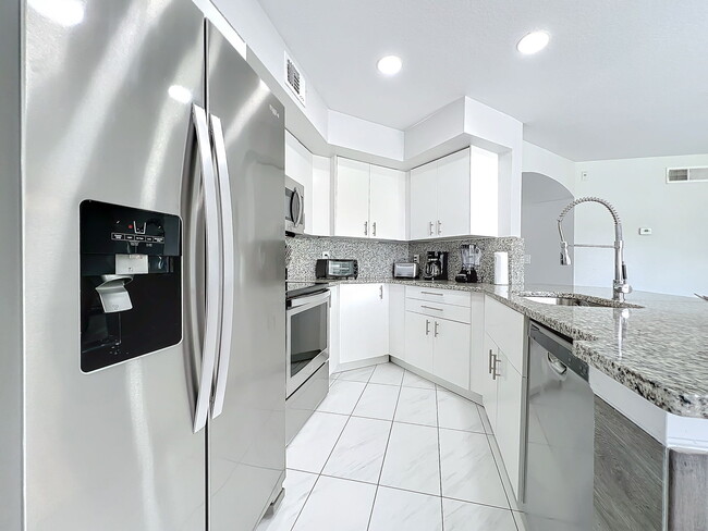 Building Photo - Westpointe Boulevard, Orlando, FL 32835 - 1 BR 1 BA condo