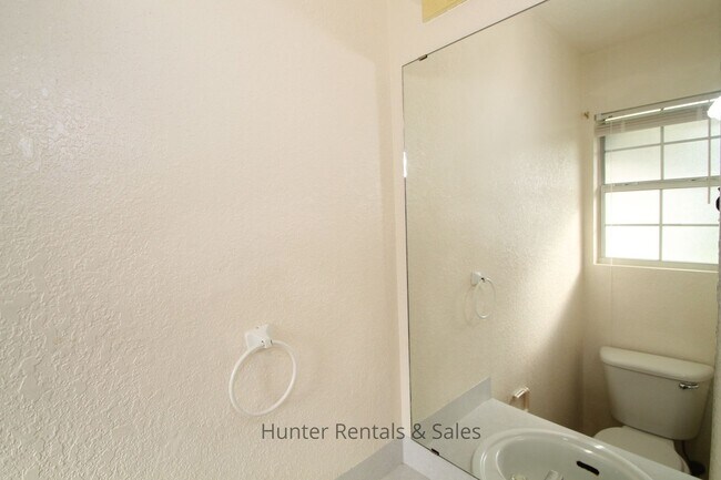 Building Photo - Perfect Two-Bedroom!