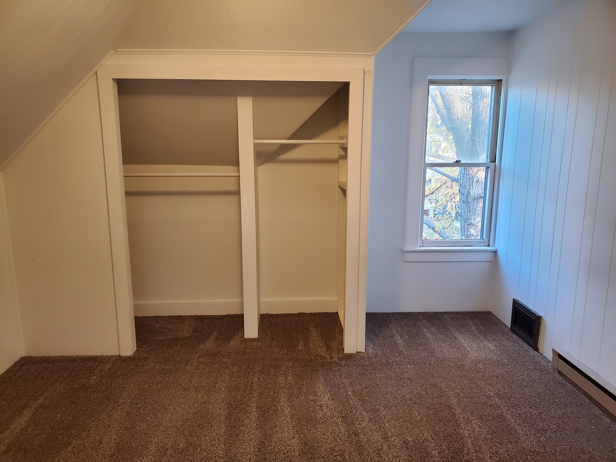 Building Photo - 1719 1/2 N Oneida St