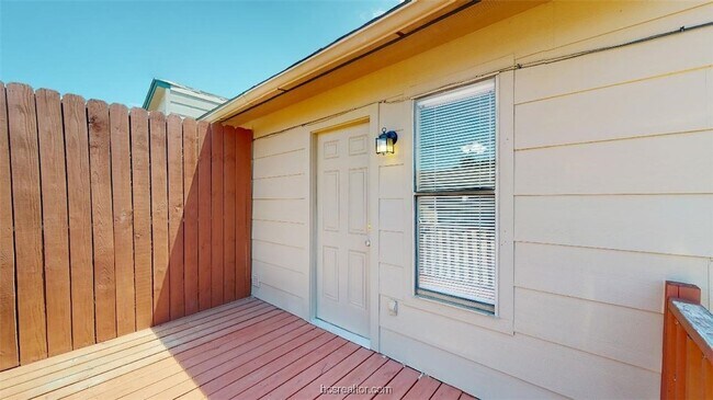 Building Photo - 805 San Pedro Dr