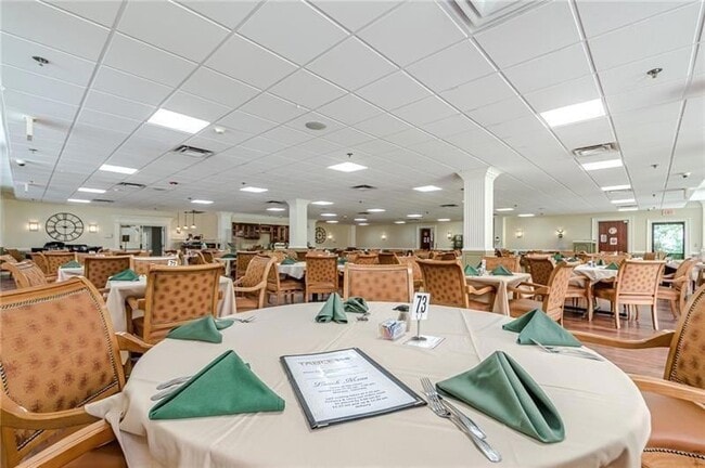 Building Photo - 300 Johnson Ferry Rd