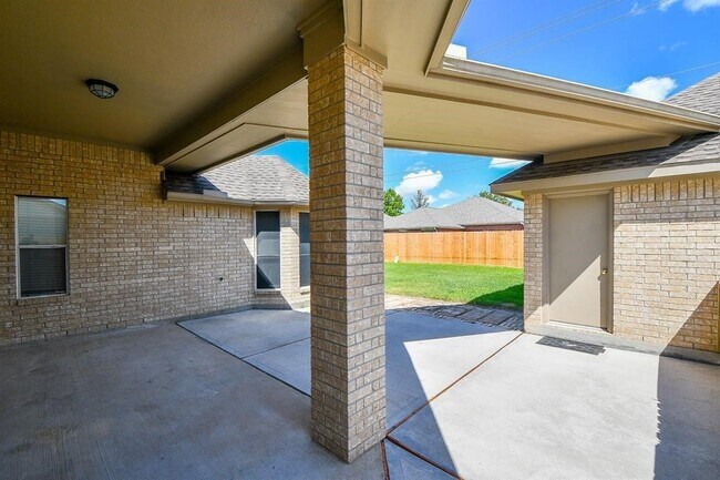 Building Photo - 10018 Park Meadow Dr