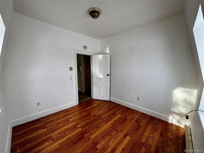 Building Photo - 9 Grand St