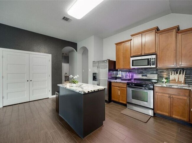 Building Photo - AVAILABLE NOW – APPLY TODAY ON OUR WEBSITE!