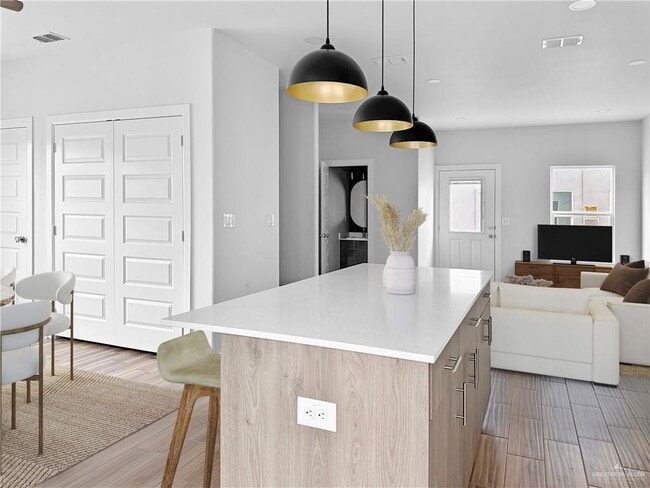 Building Photo - 31 Tyler