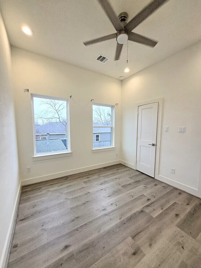 Building Photo - 1415 Wakefield Dr