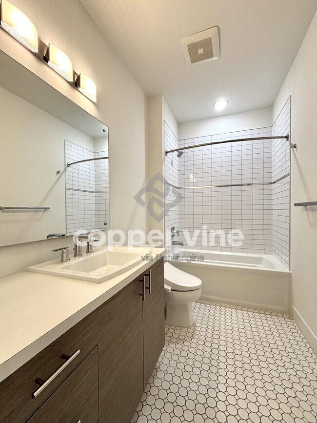 Building Photo - 3500 S Corona St