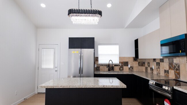 Building Photo - 612 Moar Dr