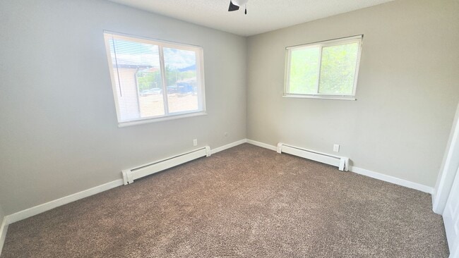 Building Photo - 2915 Straus Ln