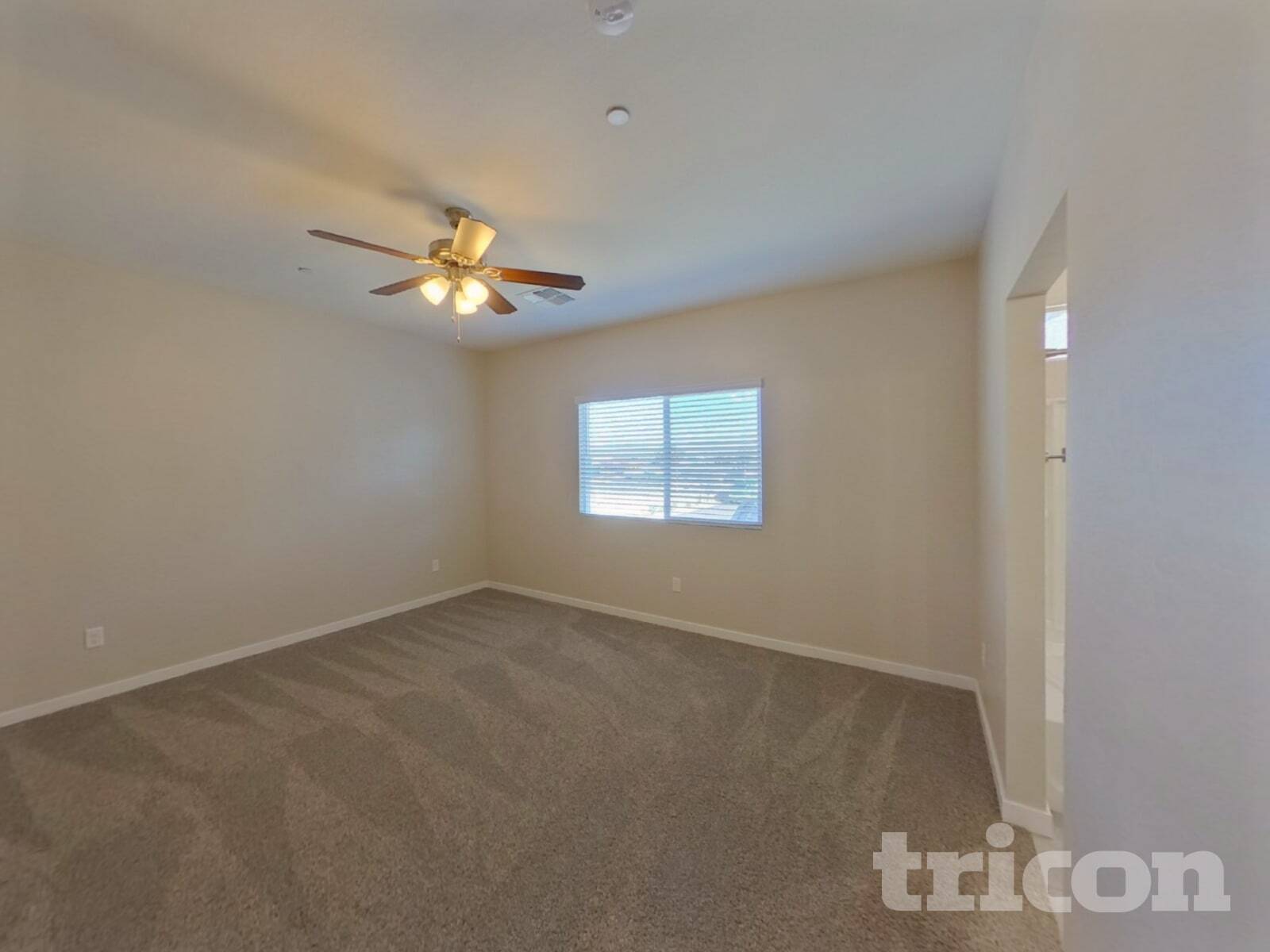 Building Photo - 1349 N Parkcrest