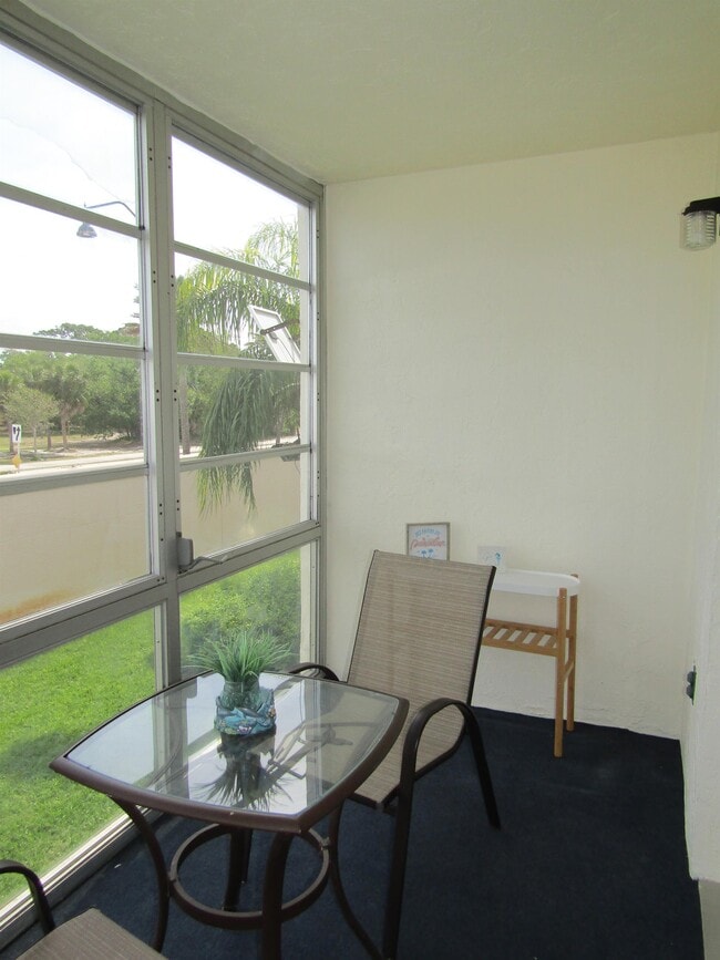 Building Photo - 708 S Tamiami Trail