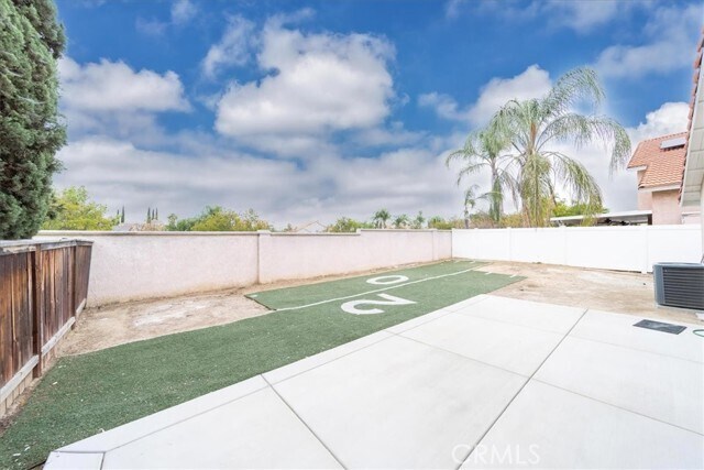 Building Photo - 24687 New Haven Dr
