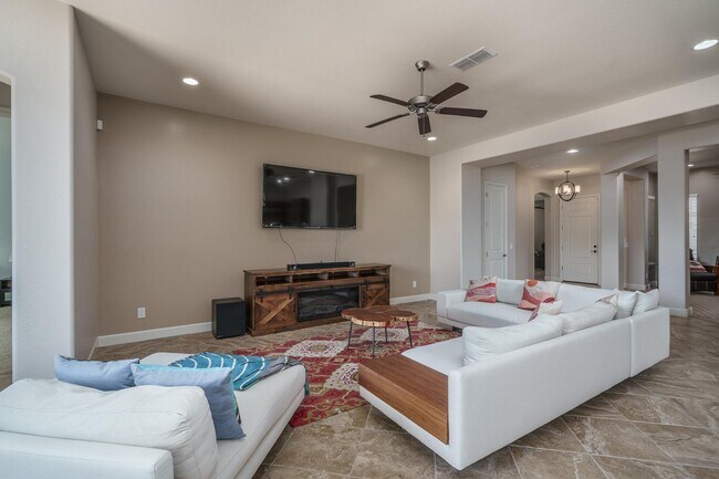 Building Photo - 18215 W Desert Sage Dr