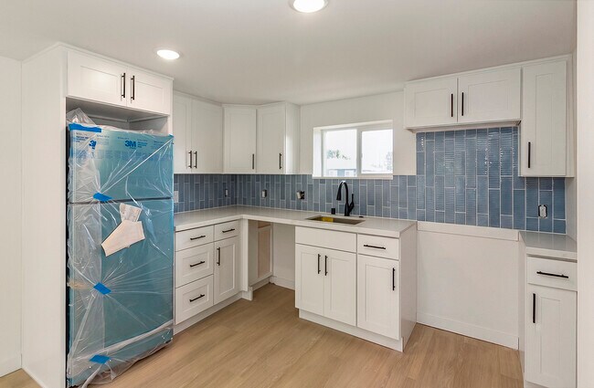 Building Photo - 5655 31st Ave SW