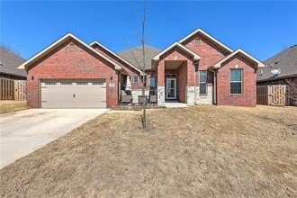 Building Photo - 4504 SW Plumley Ave