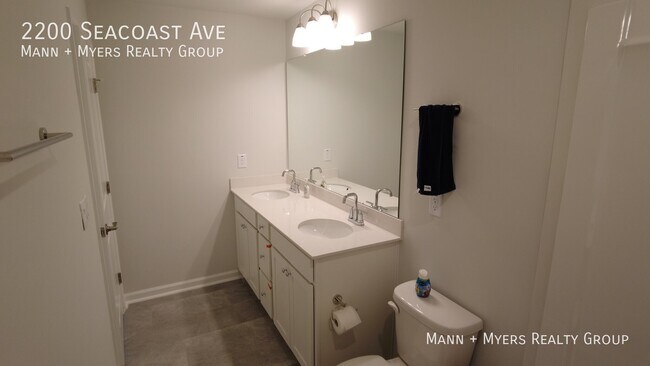 Building Photo - 2200 Seacoast Ave