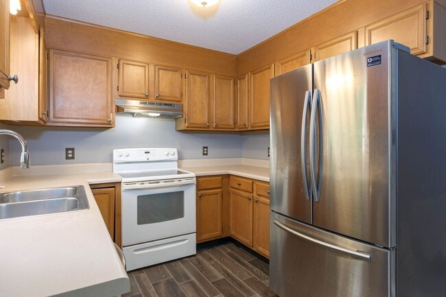 Building Photo - 3 Bed 2 Bath near Lake Jeanette