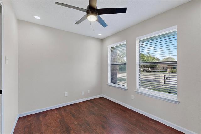 Building Photo - 310 E Amberway Ln