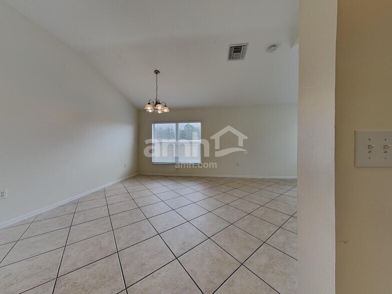 Building Photo - 3704 Lockridge Dr