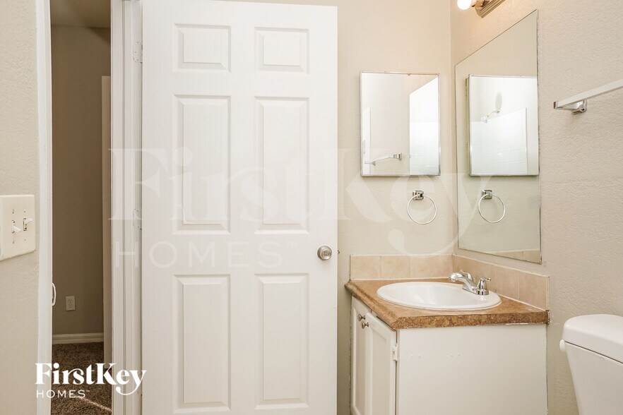 Building Photo - 3291 Moravia Ave