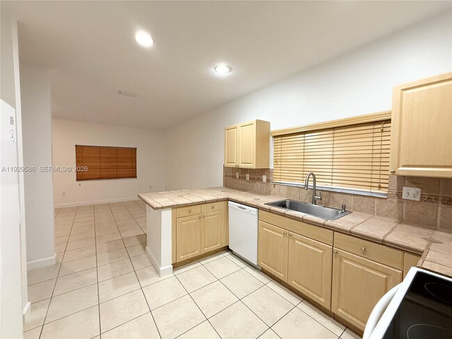 Building Photo - 13424 SW 122nd Ave