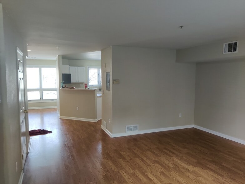 Building Photo - 1320 S Monaco Street Pky