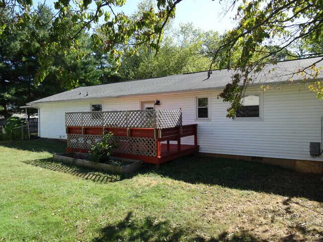 Building Photo - Knoxville 37921 - 3 bedroom 1.5 bath home - call Adam Sharp 865-254-0980