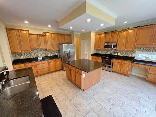 Building Photo - 1006 Goldenview Ct