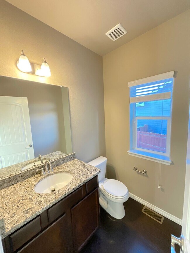 Building Photo - 4 Bedroom Home Available Near Londonderry Dr & Eastonville Rd!