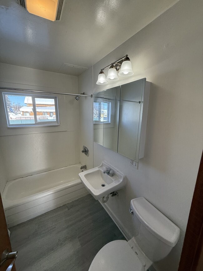 Building Photo - 829 17th Ave