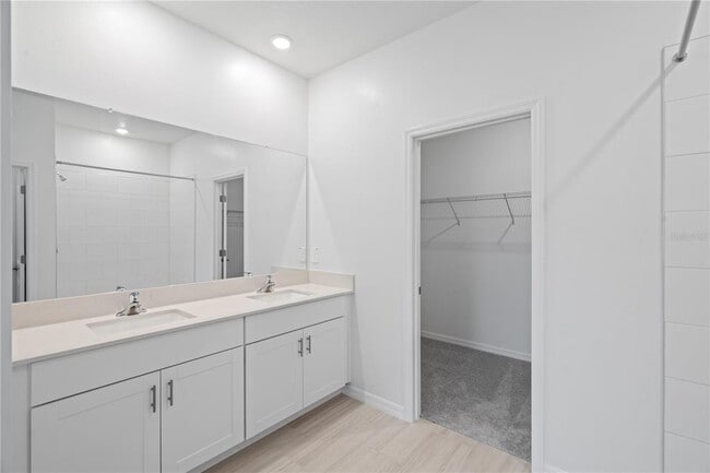 Building Photo - 18156 Pleasantview Blvd