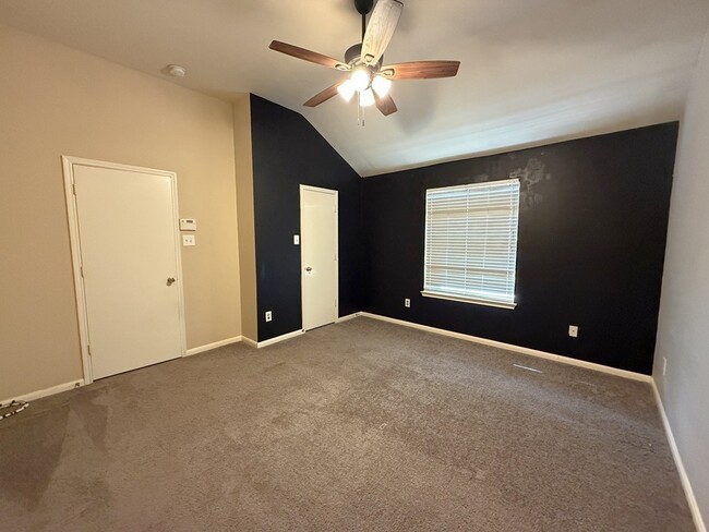 Building Photo - 2746 Hidden Spring Falls