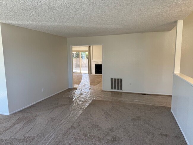 Building Photo - Newly Renovated 4 Bedroom 3 Bath Home with...