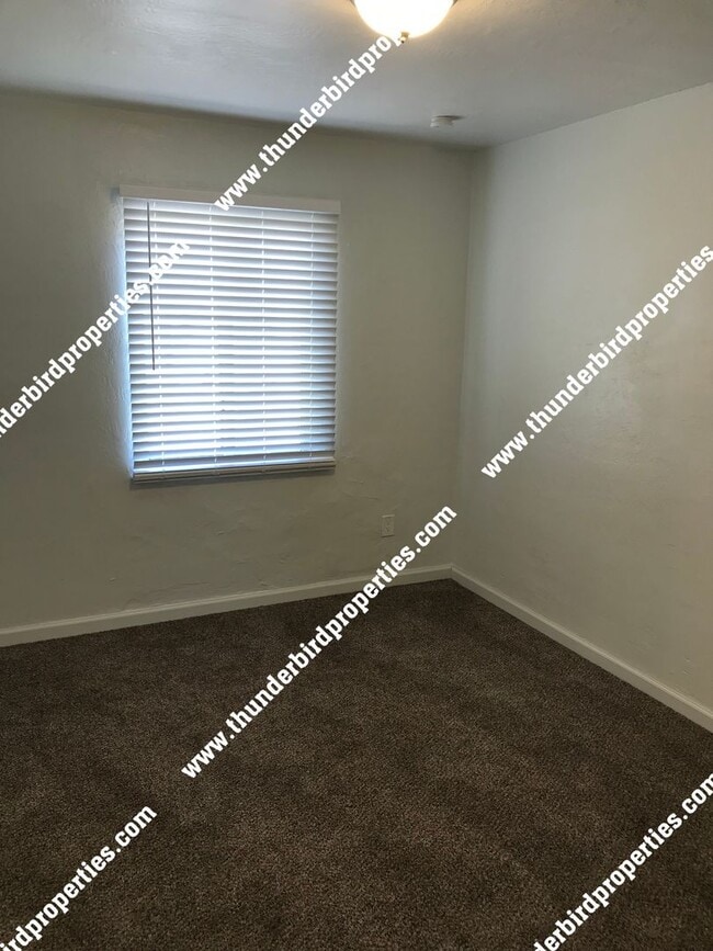 Building Photo - 1225 San Mateo Blvd SE