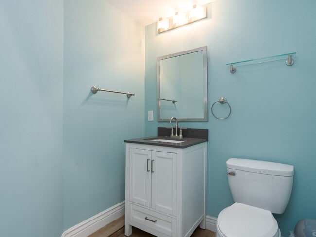 Building Photo - Living Across from Sarasota Bay 3BR/2.5BA Home Minutes to Downtown – Yardwork Included