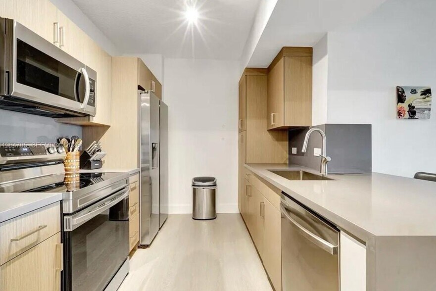 Building Photo - 18800 NE 29th Ave