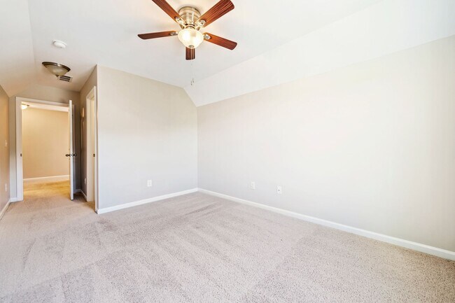 Building Photo - *Application PENDING* AVAILABLE IN MAY!  Stunning, like-new 4 bedroom, 4 bath home with large fen...