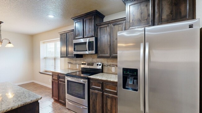 Building Photo - 2 WEEKS FREE RENT + $1,895 ONE STORY 4 BEDROOM WITH 3 FULL BATHS