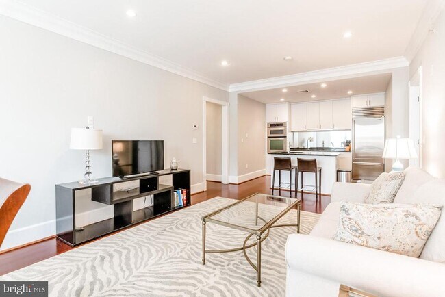 Building Photo - 910 Powhatan St