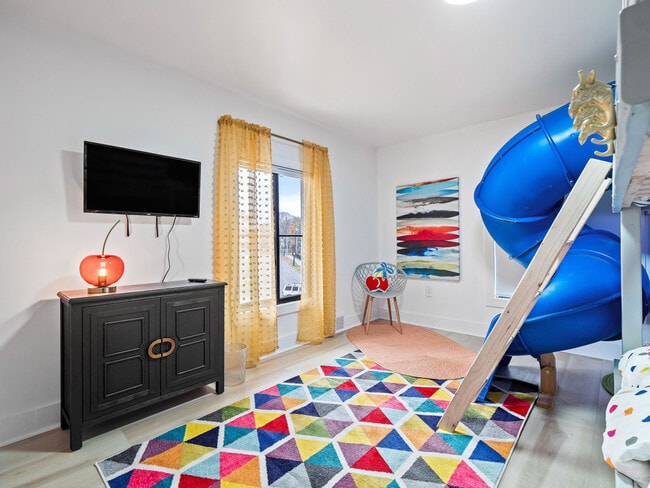 Building Photo - 25 N Rose Blvd