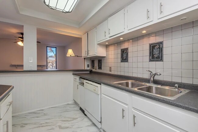 Building Photo - 98 Valley Forge Dr