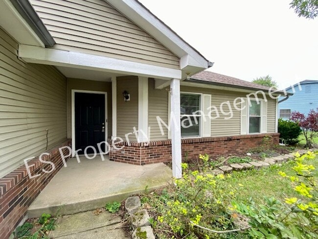 Building Photo - Wonderful 3 Bedroom 2 Bathroom Ranch Style...
