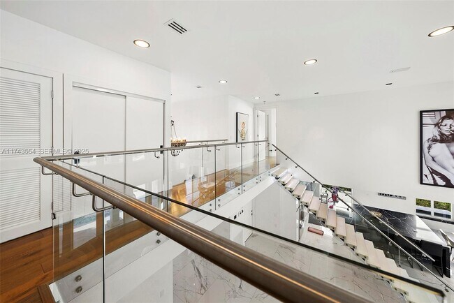 Building Photo - 3251 NE 164th St