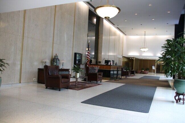Building Photo - 5701 N Sheridan Rd