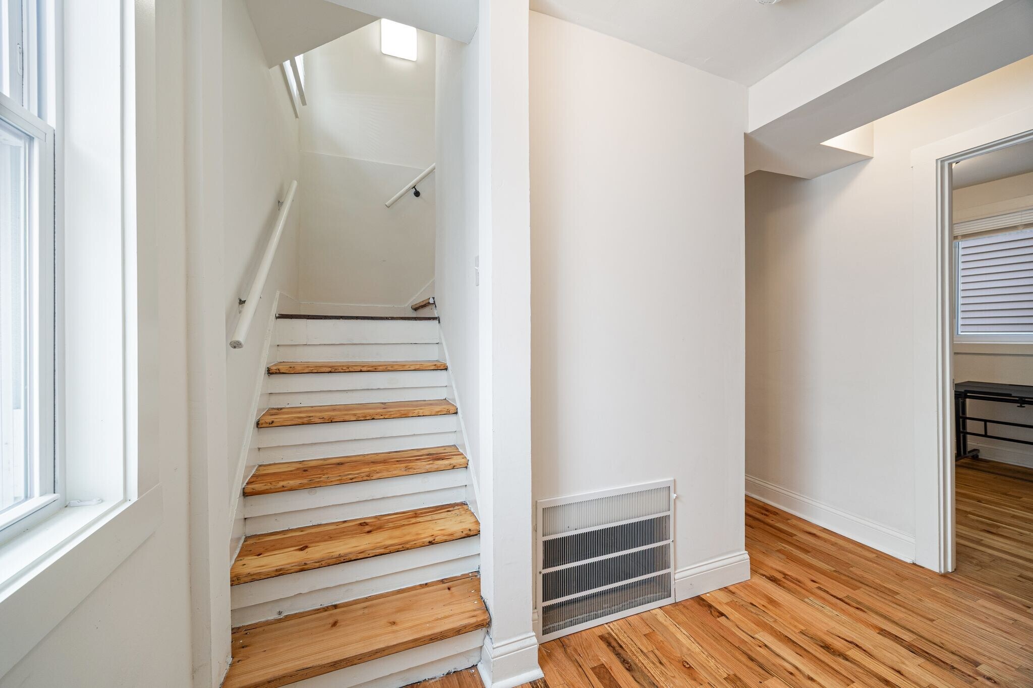 Building Photo - 1012 Garnett Pl