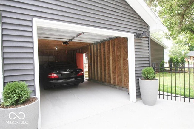 Building Photo - 85 W Ash St