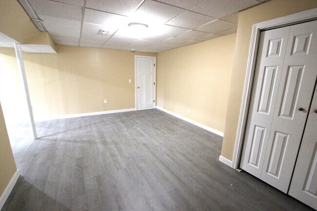Building Photo - 322 Blackstone St