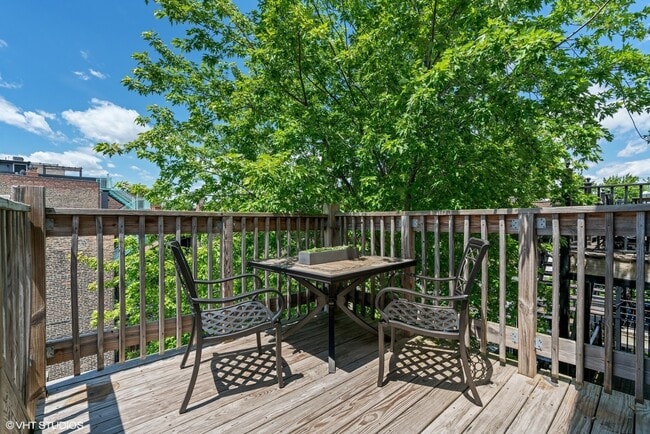 Building Photo - 840 N Wood St